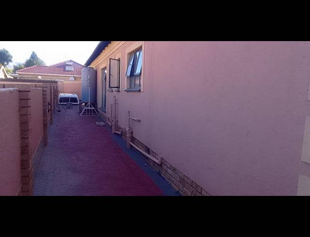 3 BEDROOM HOUSE FOR SALE IN TLHABANE